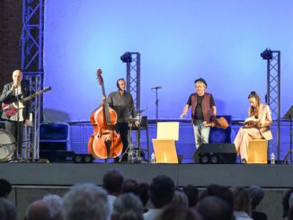 Attraverso festival parte da Alba con Paolo Rossi: il teatro come terapia, ironia e libertà