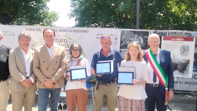 Roddino celebra il bosco e il tartufo nero nella giornata finale di festa