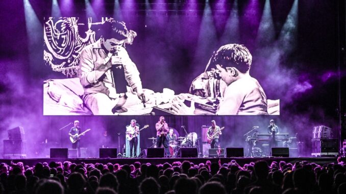 Morrissey ad Asti: piazza in piedi fino all’ultimo accordo