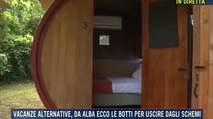 Turismo ad Alba / Dormire in una botte, Canale 5 scopre le curiose stanze di Alba village hotel 1