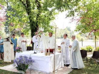 Il cardinale Roberto Repole a Madonna del Pilone: una comunit&agrave; unita nella fede e nella speranza 1