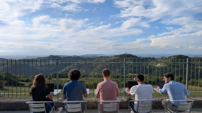 Coworking e relax ad agosto nel salone polifunzionale di Cissone