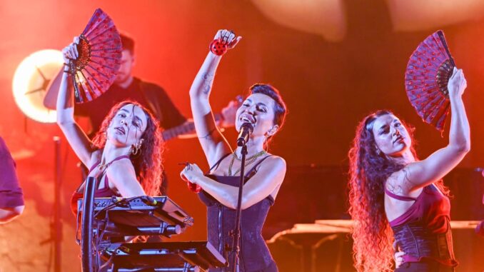 Serena Brancale all'Anima Festival: jazz, Mediterraneo e ritmo travolgente, Cervere balla fino all'ultimo bis