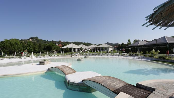 Le piscine stagionali annaspano tra i costi