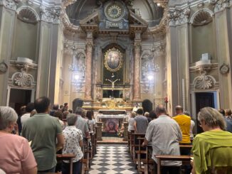 Tra fede, amicizia e comunità: la festa di Santa Chiara illumina il monastero di Bra