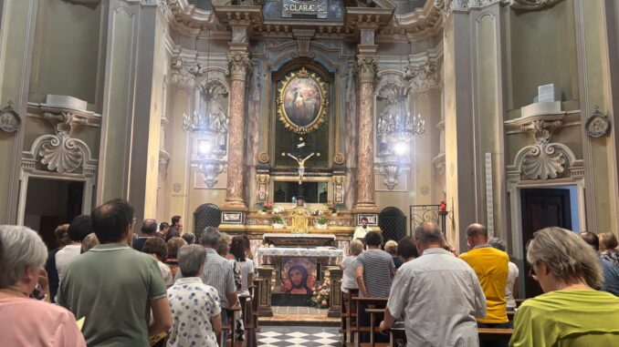 Tra fede, amicizia e comunit&agrave;: la festa di Santa Chiara illumina il monastero di Bra