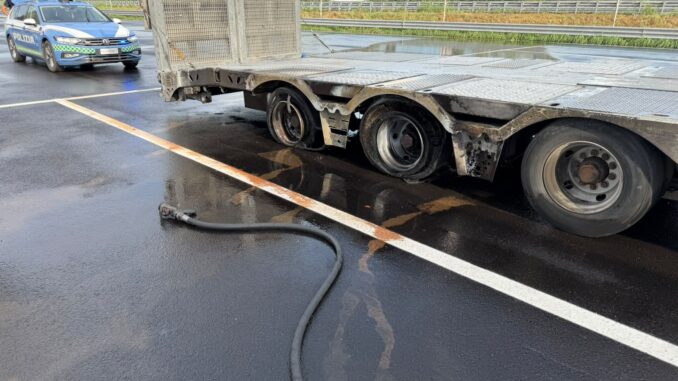 Tir in fiamme sull’Asti-Cuneo: autista salva la motrice
