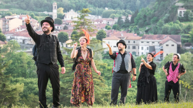 Teatranti in cammino: gli Scavalcamontagne portano il teatro in quota