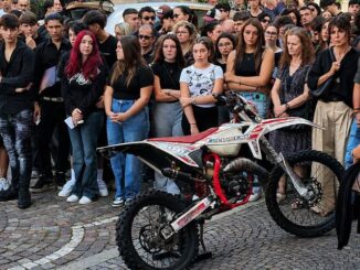 Asti, l’ultimo saluto a Marco Farinella: il rombo delle moto per ricordare il sedicenne
