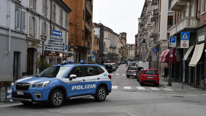 Controlli straordinari ad Asti: oltre 150 persone identificate