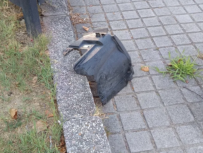 Come risolvere il problema dei parcheggi: basta togliere il cartello stradale... 2