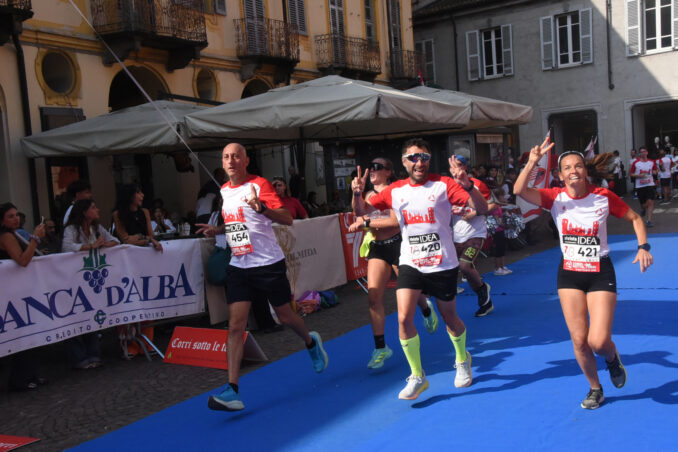 Corri sotto le torri a gonfie vele: tra i borghi prevale San Martino 2