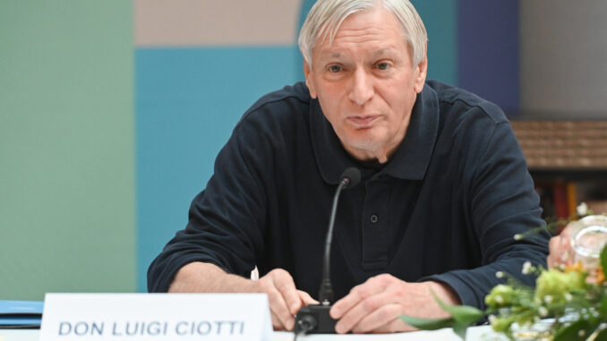 Don Luigi Ciotti alla fondazione Ospedale Alba-Bra: &laquo;&Egrave; il noi che vince&raquo;