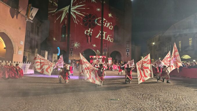 Palio di Alba, investito il podestà: in piazza Risorgimento rivive il Medioevo