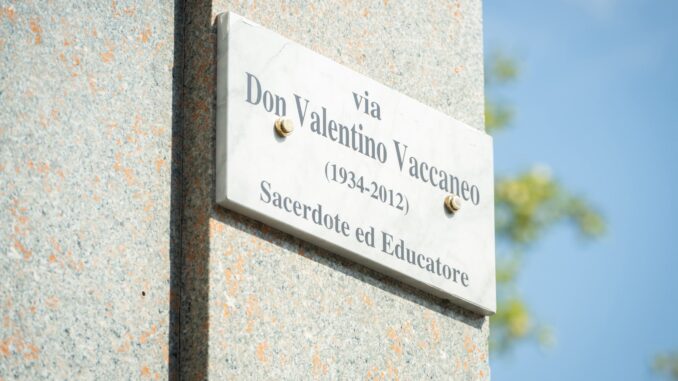 Alba dedica una via a don Valentino Vaccaneo