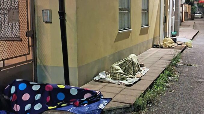Contratti fasulli, ordinanze non rispettate e le notti in strada: la vendemmia degli invisibili in Langa 1