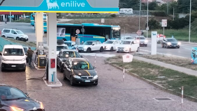 Alba: nei distributori Eni benzina a 1,99 euro al litro