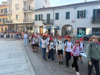 Il Giro d'Italia per la pace raggiunge Bra: un lungo corteo nelle vie del centro