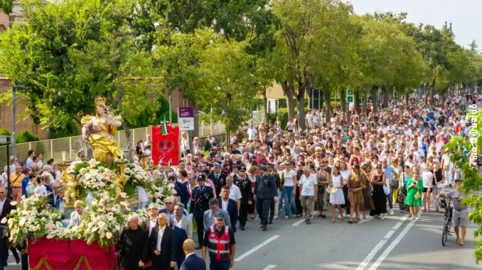 La processione della Madonna dei fiori di Bra