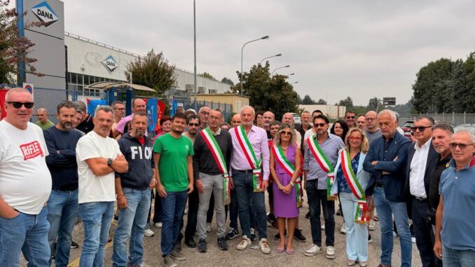 A Sommariva Perno la mobilitazione dei dipendenti dopo l'annuncio della chiusura dell'ex Dana-Graziano 2