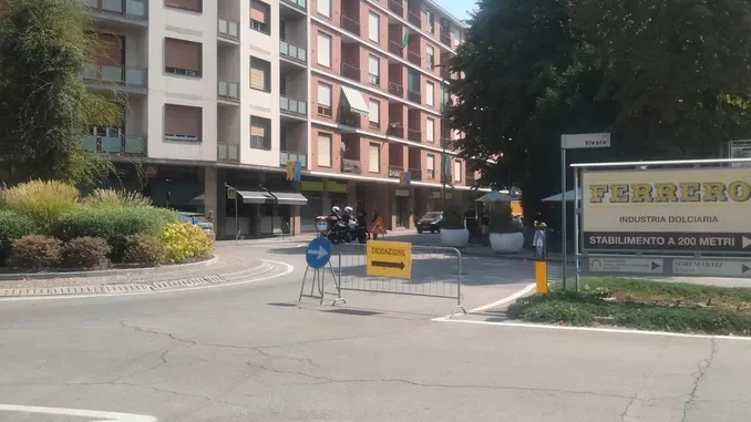 Strada allargata nella notte davanti alla stazione di Alba
