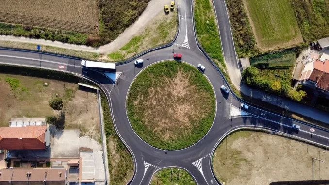 Completati i lavori di costruzione della rotatoria di Scaparoni ad Alba 1