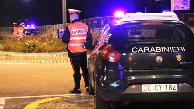Bra, quindicenne minacciato e derubato del cellulare nella notte