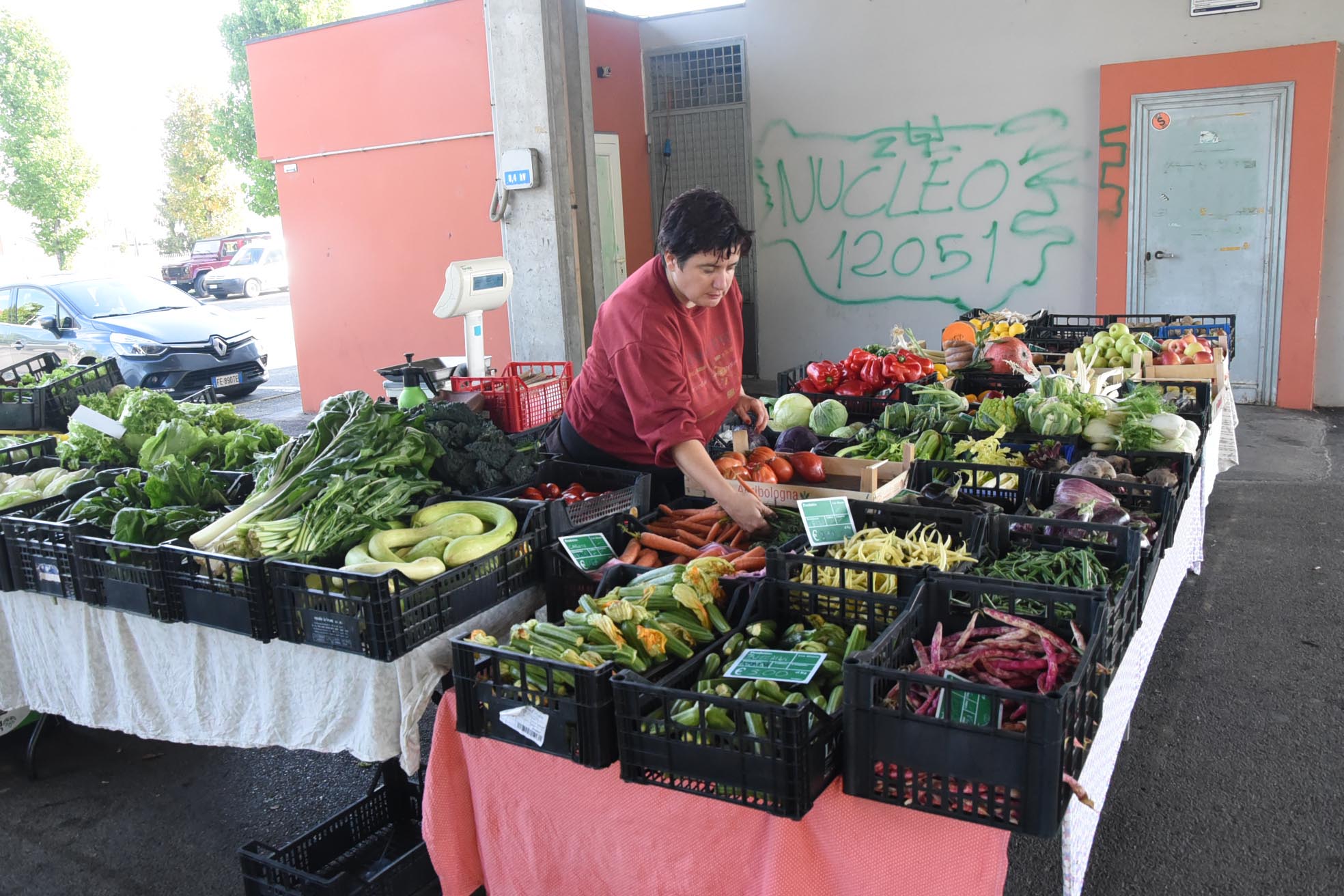 Mercato di piazza Prunotto: venditori e clienti lamentano problematiche mai risolte 1