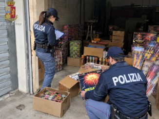 Asti, arrestato pusher con una pistola rubata e oltre 10mila fuochi d&rsquo;artificio