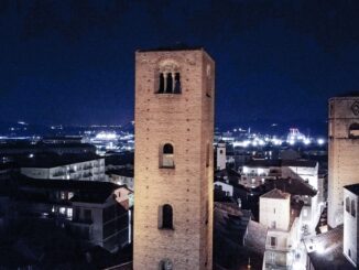 Alba si illumina di bianco per la lotta al tumore del polmone