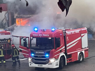Pullman in fiamme al terminal bus di Alba