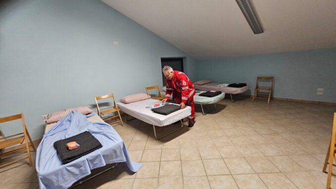 Emergenza senza fissa dimora: la Caritas chiede di aprire da domani il dormitorio in via Ognissanti