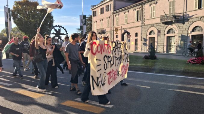 È partito il corteo del collettivo Mononoke contro lo sfruttamento lavorativo 3