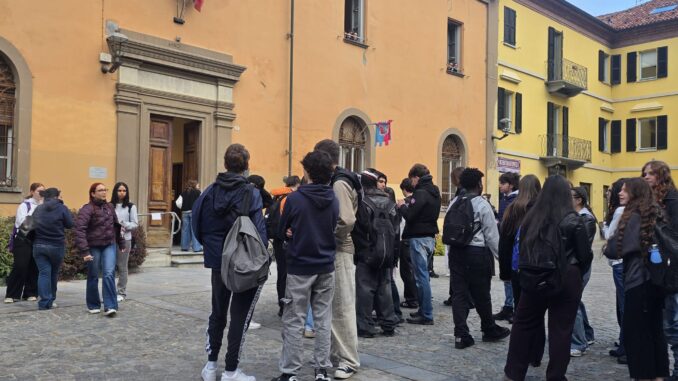 IN DIRETTA La protesta degli studenti arriva al Da Vinci di Alba: &laquo;Anche qui vogliamo fare sentire la nostra voce&raquo; [foto e video] 2