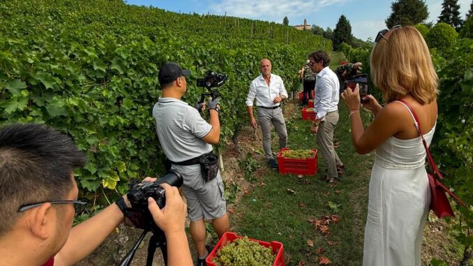 Una troupe cinese ha realizzato un documentario sull'Asti Docg