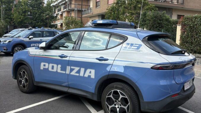 Ruba il cellulare a una donna, giovane fermato dalla Polizia di Stato