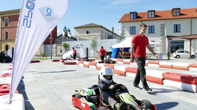 Aci Cuneo porta a Bra la sicurezza stradale: 330 bambini imparano al volante di un kart 1