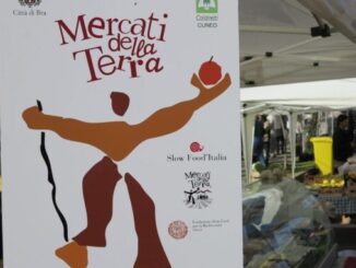 Bra, torna il Mercato della terra: il porro di Cervere incontra la salsiccia di Somano