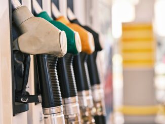 Il prezzo del carburante resta alle stelle. Salgono i costi per famiglie e imprese del Cuneese