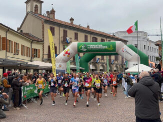 Alba: è partita l'Ecomaratona del Barbaresco da piazza Miroglio