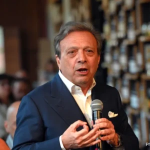 Dialoghi e ironia alla fondazione Mirafiore / Piero Chiambretti: «L’intervista è un combattimento» 5