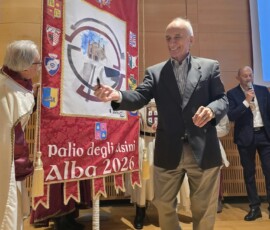 Ad Alba &egrave; tempo di Fiera: svelato il drappo del Palio di Riccardo Cordero [foto e video]