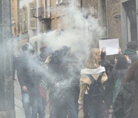 &laquo;Scendi gi&ugrave;: manifesta pure tu!&raquo;: giovani, lavoratori, genitori e collettivi in corteo anche ad Alba [foto e video] 4