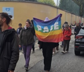 &laquo;Scendi gi&ugrave;: manifesta pure tu!&raquo;: giovani, lavoratori, genitori e collettivi in corteo anche ad Alba [foto e video] 1