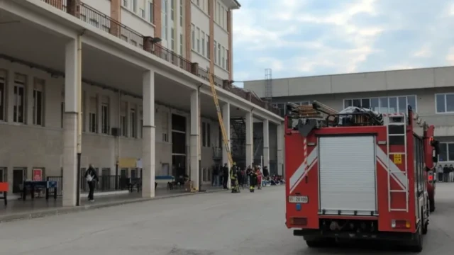 A Bra la Protezione civile si è esercitata con l'evacuazione di una scuola in caso di terremoto 3