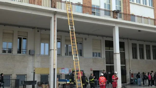 A Bra la Protezione civile si è esercitata con l'evacuazione di una scuola in caso di terremoto 2