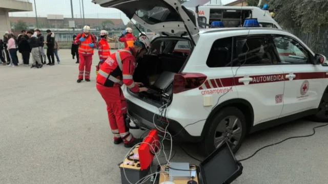 A Bra la Protezione civile si è esercitata con l'evacuazione di una scuola in caso di terremoto 1