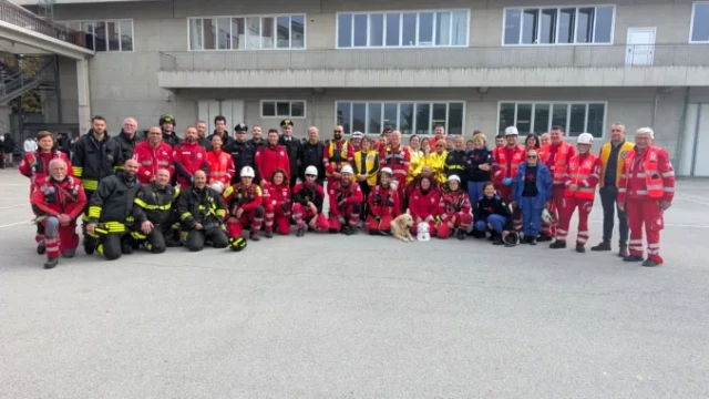 A Bra la Protezione civile si è esercitata con l'evacuazione di una scuola in caso di terremoto