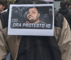 IN DIRETTA La protesta degli studenti arriva al Da Vinci di Alba: «Anche qui vogliamo fare sentire la nostra voce» [foto e video]